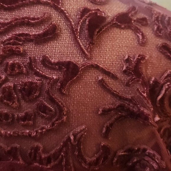 Joseph A Burgundy Lace Floral Blouse Size S - Picture 4 of 6